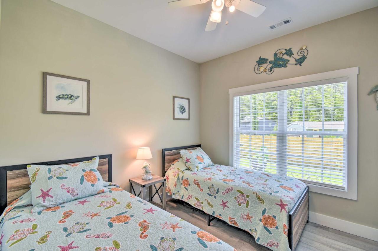 Ocean Isle Beach Home With Shared Lanai And Grill 외부 사진